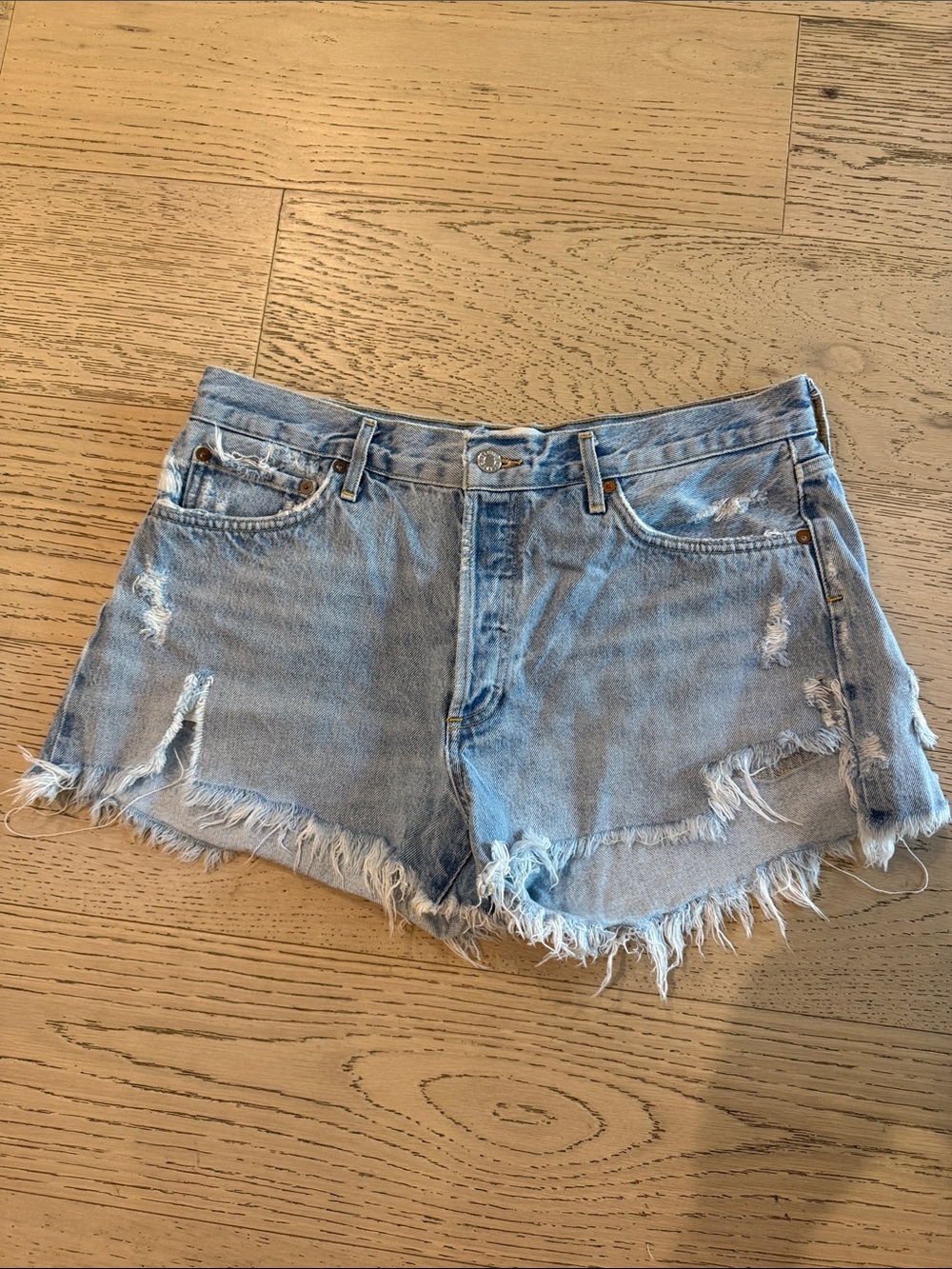 AGOLDE PARKER Light Blue Distressed Denim Shorts - size 31